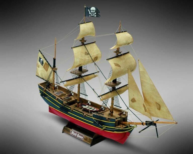 Black Queen - Mini Mamoli - Childrens Model Ship Kit-min