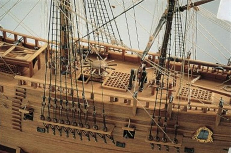 HM Endeavour - Corel Model Ship Kit - Detail 4-min