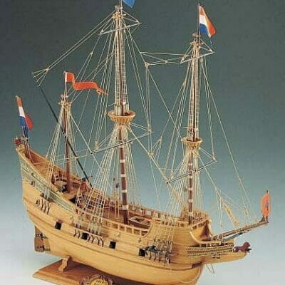 Half Moon - Corel Model Ship Kit