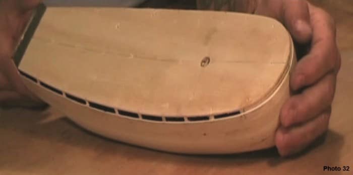Hoe de romp van een boegmodel schip te beplanken 35