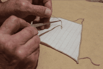 Comment attacher les points de récifs et les nœuds sur les voiles de maquettes de bateaux 5