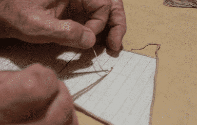 Comment attacher les points de récifs et les nœuds sur les voiles de maquettes de bateaux 8