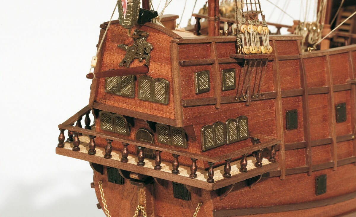 Maqueta de barco de madera: Galeón Santiago de Compostela